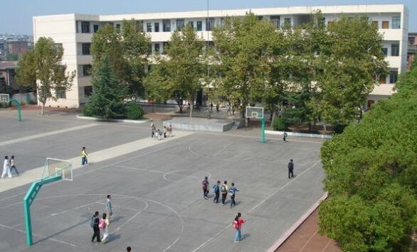 �ϲ�����10����^�����WУ