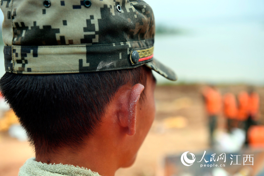 һ����ʿ�Ķ��䱻�������Ϳ���˕��ˎ����������W �r��/�z��