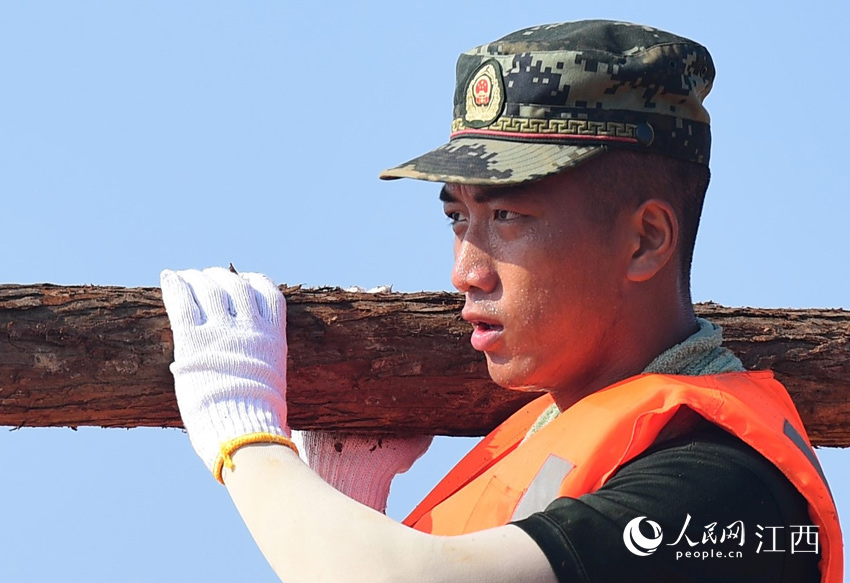 �B�Ձ����������F���ߜ���������\ľ�����侯��ʿ����������Ę�ϵĺ�ˮ�����L�������S���N/�z��