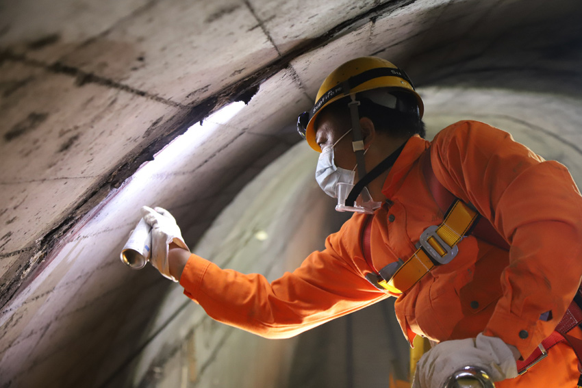 ���I�ˆT��������λ�M�Ї����ӛ����Ф혽� �z��