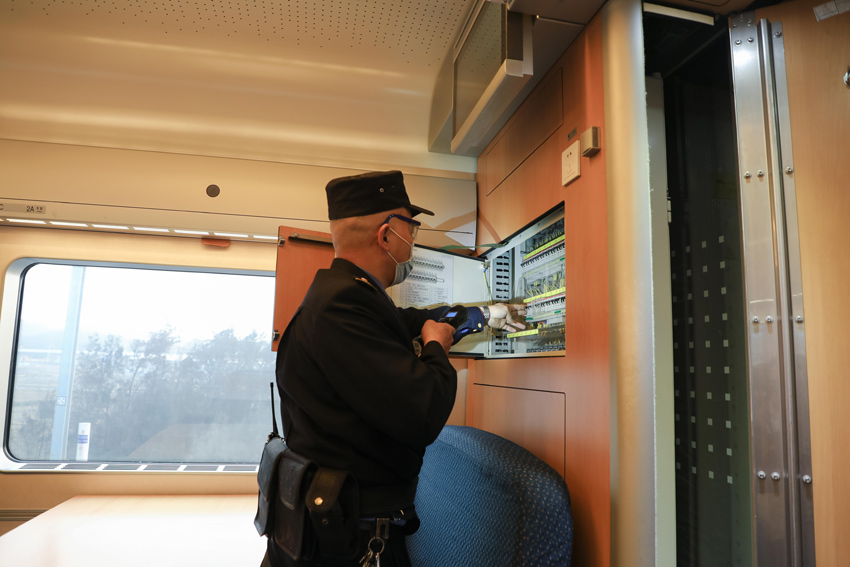 ��܇�\��;�����S܇�Cе���_�ܙz����܇��늹��������L�� �z��