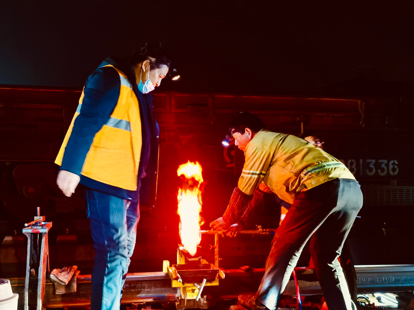 ���I�ˆT������������Ҫ���ӵ��܉�g�����c�𺸽�������־�� �z��