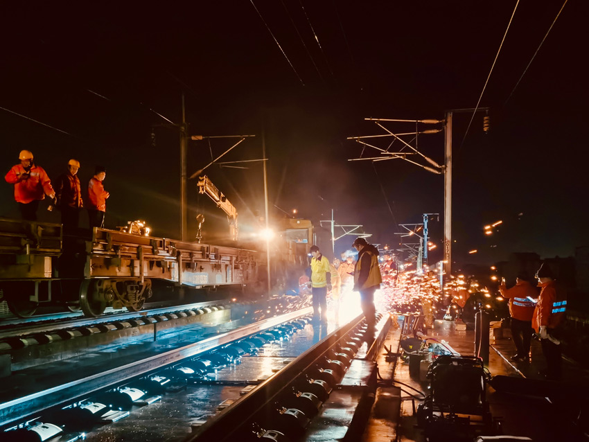 ���I�ˆT������̎�M�д�ĥ�����w�R������־�� �z��