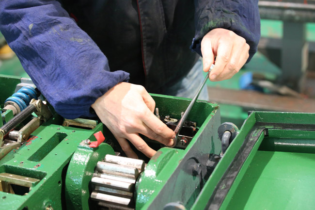 �����ڌ���λ���|���M���{������� �z