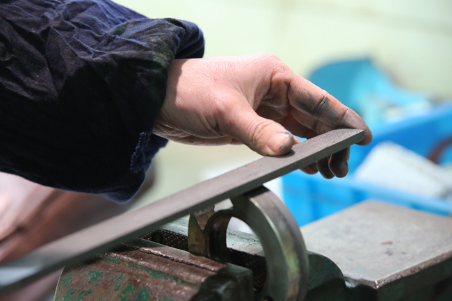 �����ڴ�ĥ�ل�Ƭ����� �z