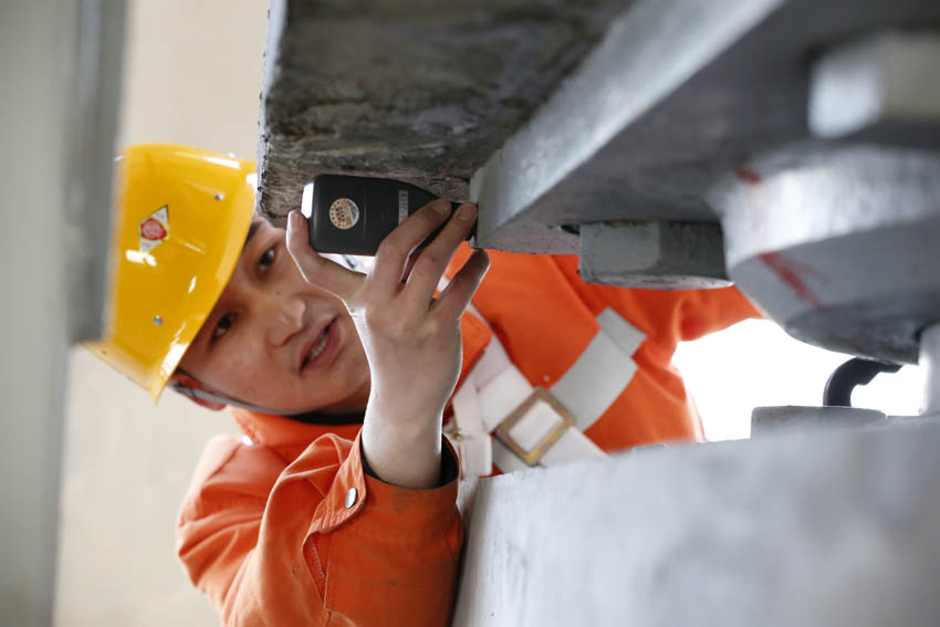 ���������ڜy��֧����Ĥ����������z