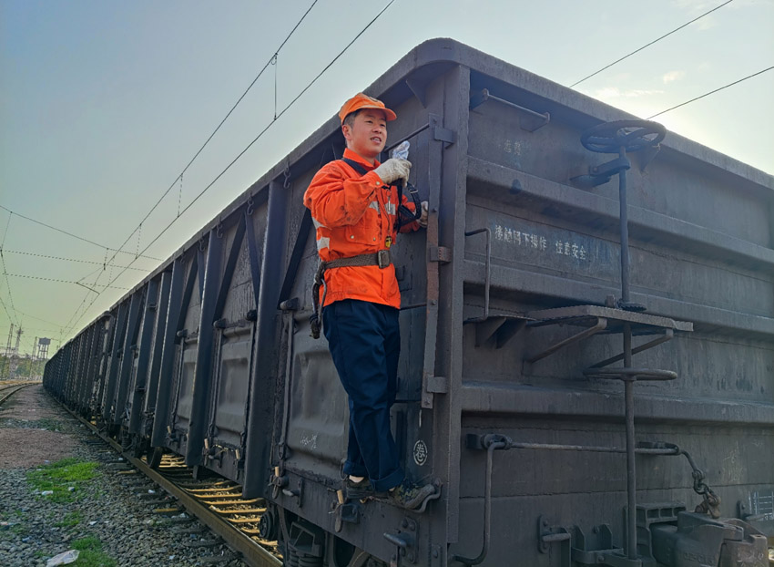 ���M���I�r�B�Y�Tվ��܇�������ßo���{܇���@�O���c˾�C�{܇�Lϵ���@ʾ���x��̖���R�ɷ� �z