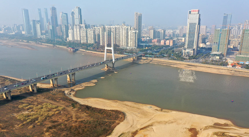  贛江水位持續走低 鄱陽湖進入極枯水期進入秋冬季節，江西各地少有有效降雨，河流湖泊的注水量明顯不足，水位頻頻下降。