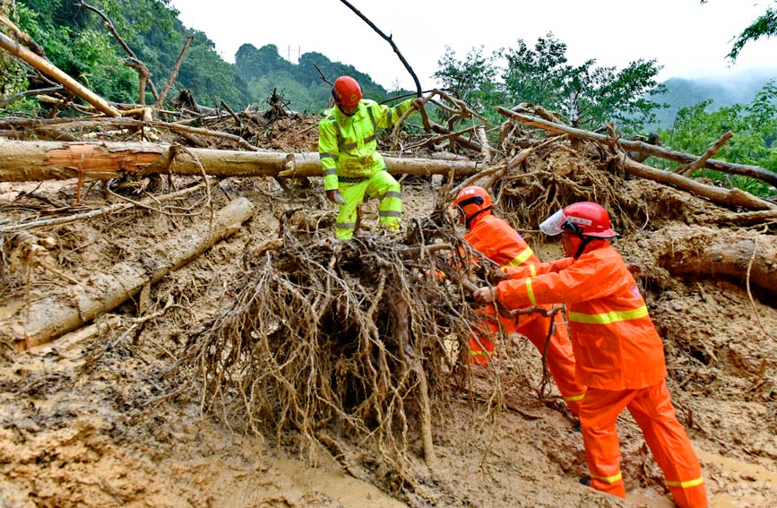 搶險救援現場。朱海鵬攝