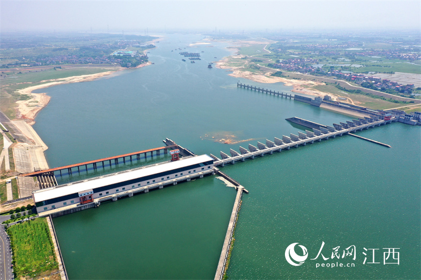 航拍鏡頭下的龍頭山水電站。 人民網 時雨攝