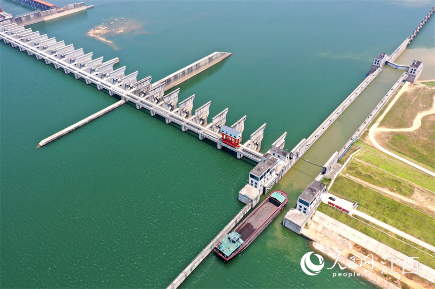 航拍鏡頭下的龍頭山水電站。 人民網 時雨攝