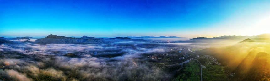 航拍下的江西省贛州市全南縣金龍鎮崗背村。尹其奇攝
