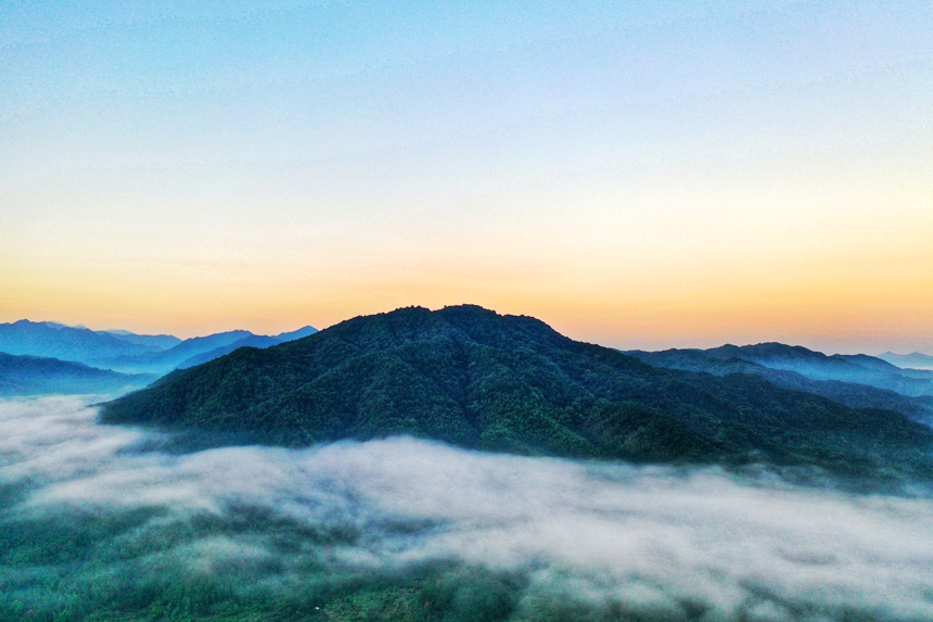 航拍下的江西省贛州市全南縣金龍鎮崗背村。尹其奇攝
