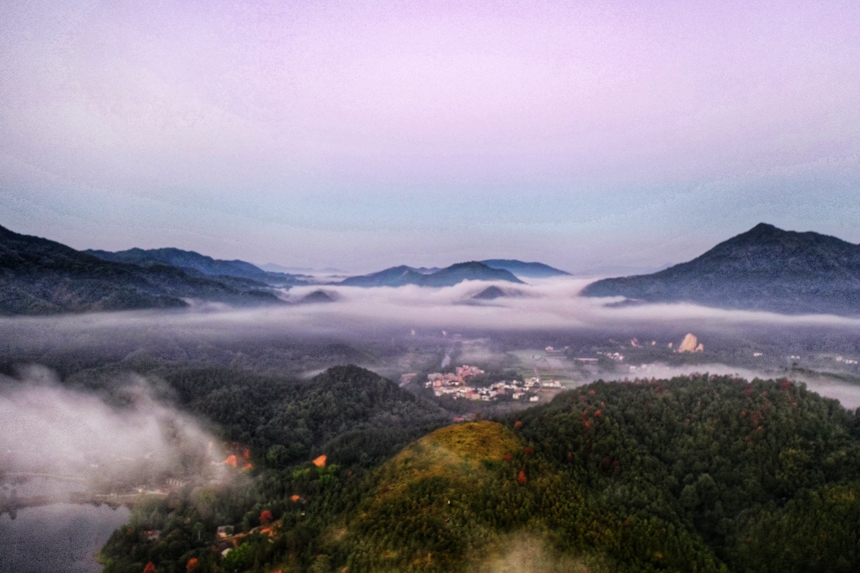 航拍下的江西省贛州市全南縣金龍鎮崗背村。尹其奇攝