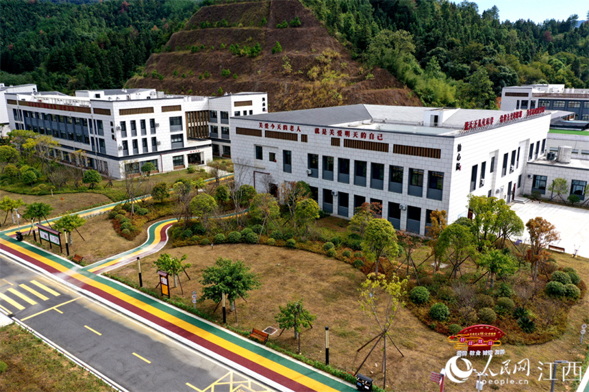 航拍江西省贛州市崇義縣過埠鎮陽明正頤康養中心。 人民網 時雨攝