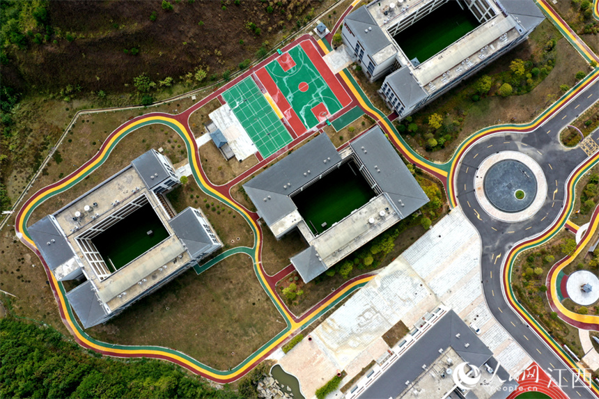 航拍江西省贛州市崇義縣過埠鎮陽明正頤康養中心。 人民網 時雨攝