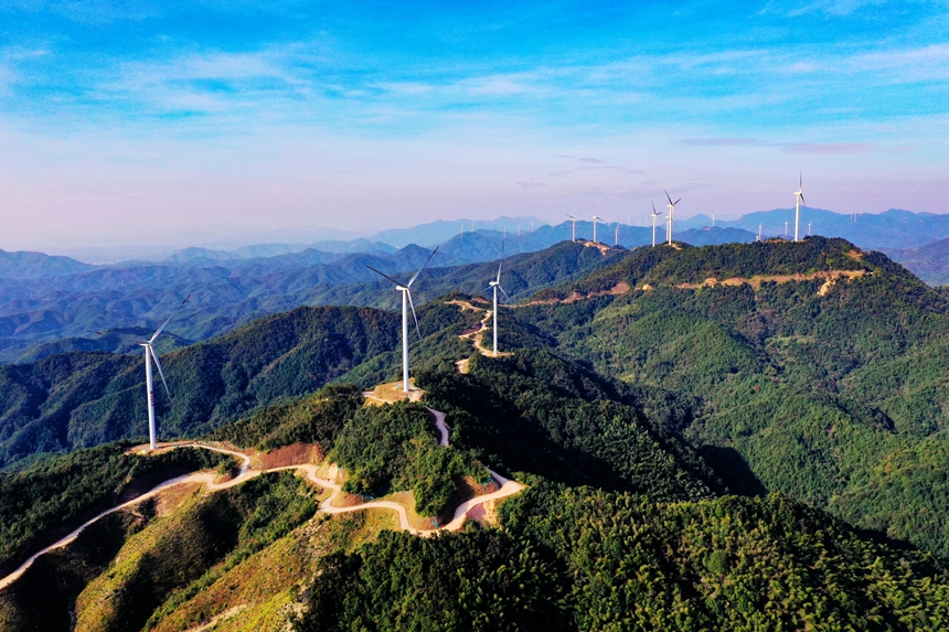 航拍鏡頭下的全南縣烏梅山風電場。李凡欽攝