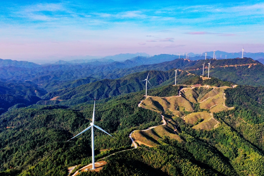 航拍鏡頭下的全南縣烏梅山風電場。李凡欽攝