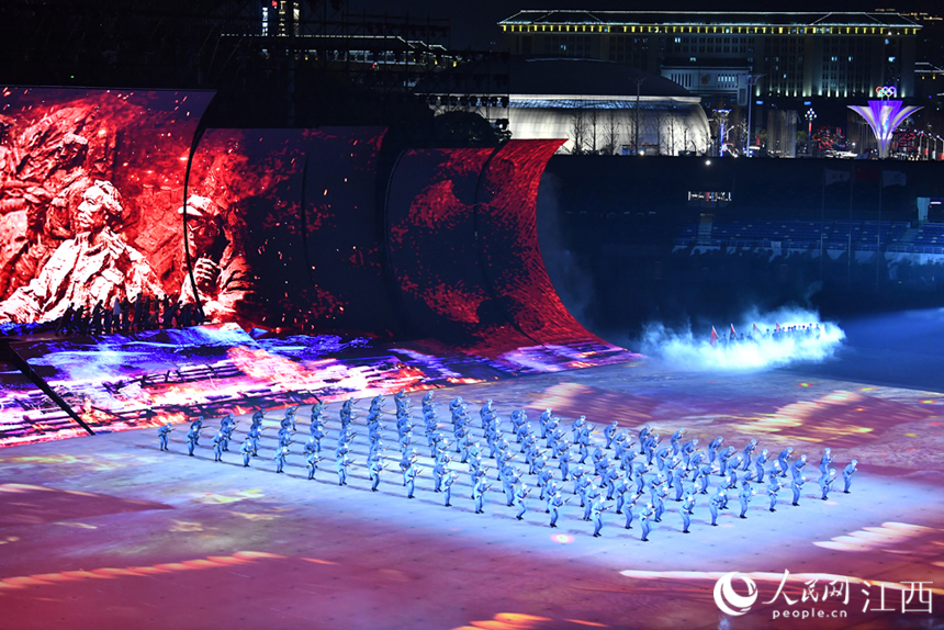 開幕式上的精彩演出。 人民網 時雨攝
