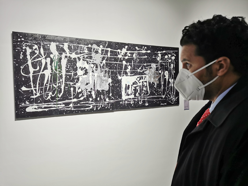 “阿拉伯知名藝術家訪華采風精品展”在景德鎮陶溪川開展。黃喬珺攝