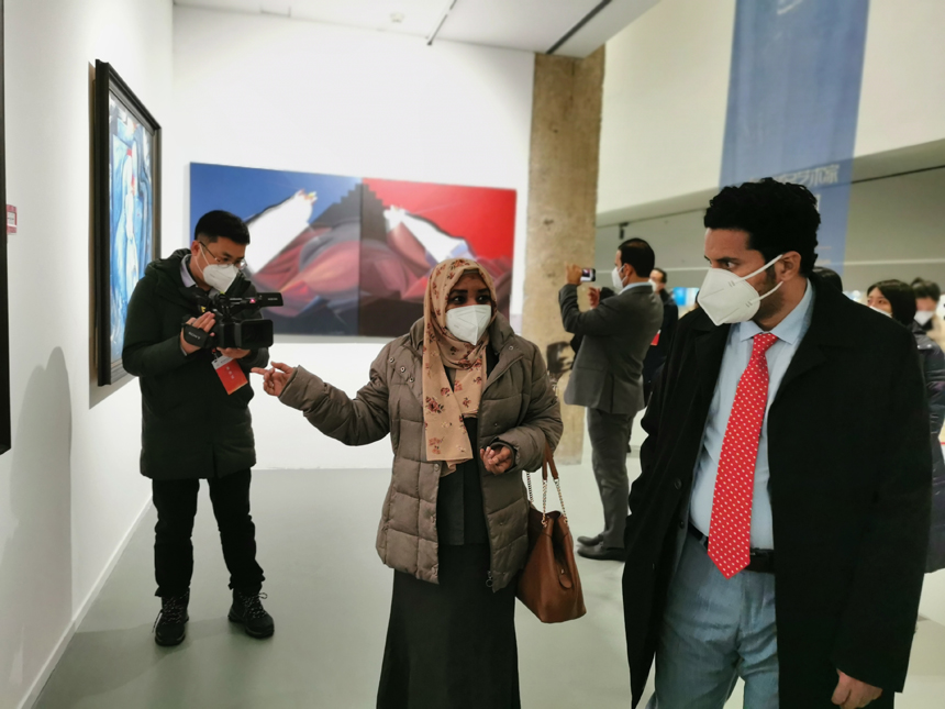 “阿拉伯知名藝術家訪華采風精品展”在景德鎮陶溪川開展。羅睿穎攝