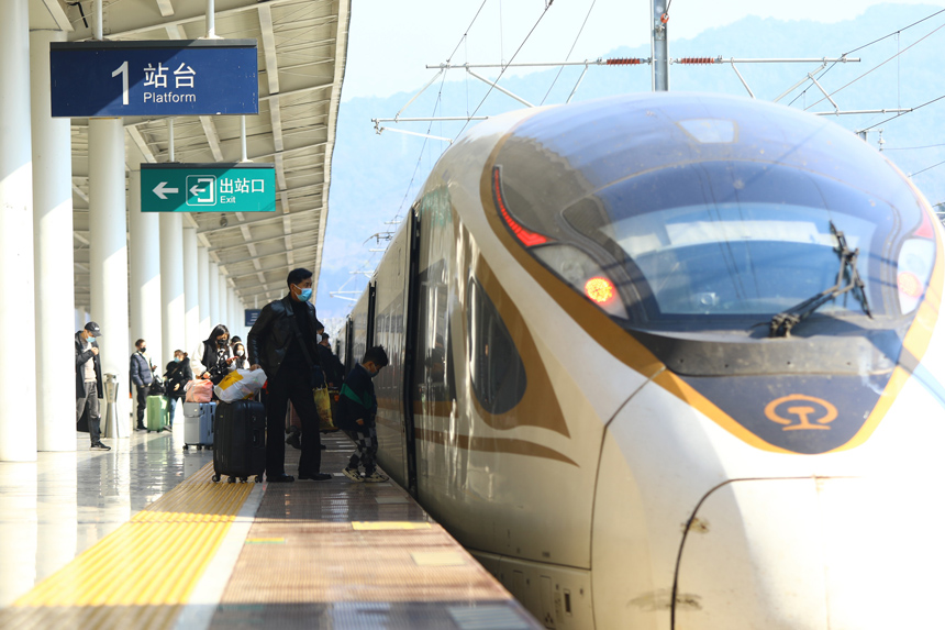 2023鐵路春運已經拉開帷幕，三明北站旅客正在上下車。張海根攝