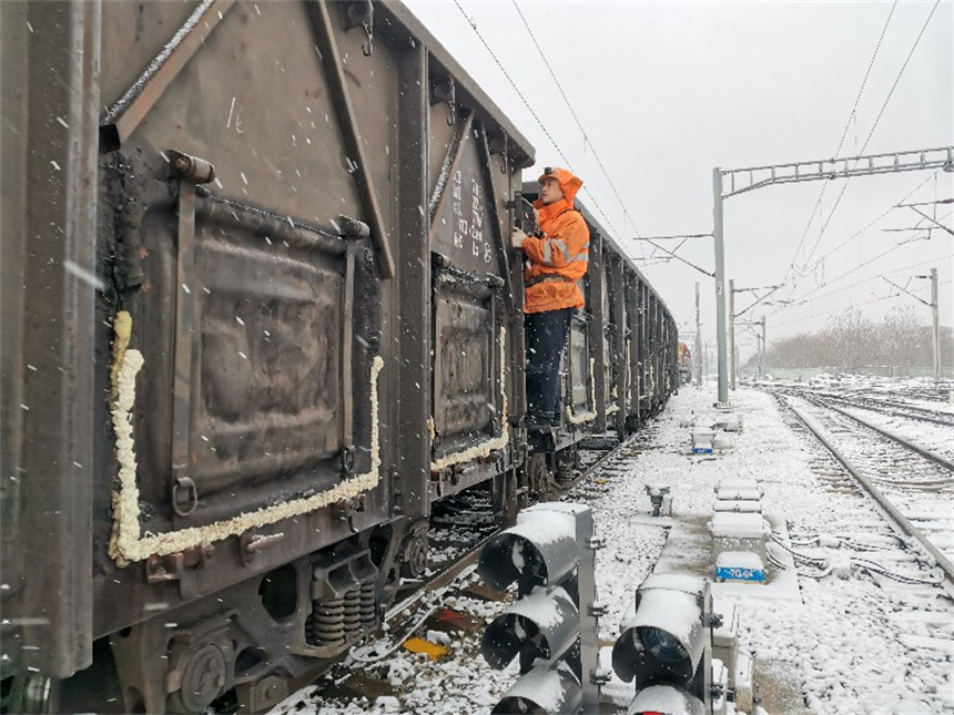 琵琶湖車站電煤專用線正在進行調車作業 蔣夏斌攝
