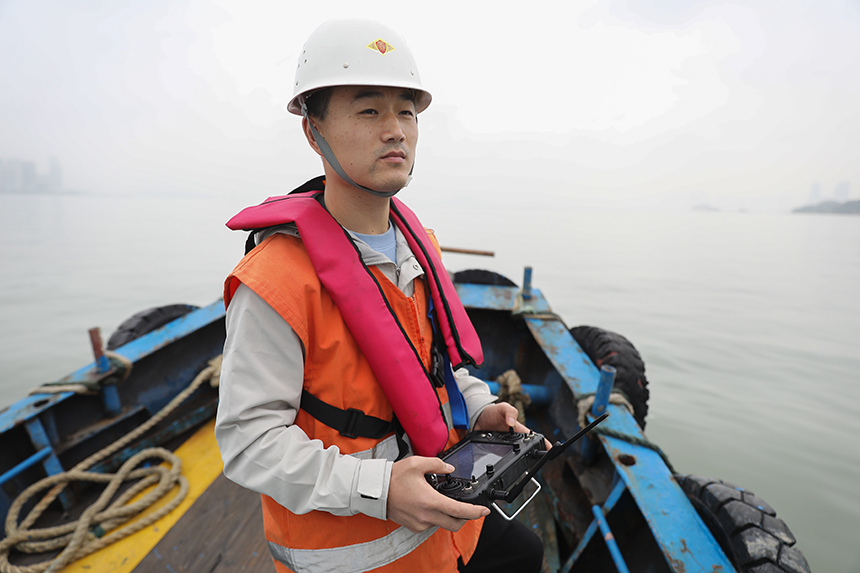 遙控無人船。程林攝