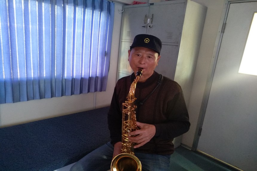 這管薩克斯陪伴了褚丹邱的整個職業生涯。陳岷勝攝