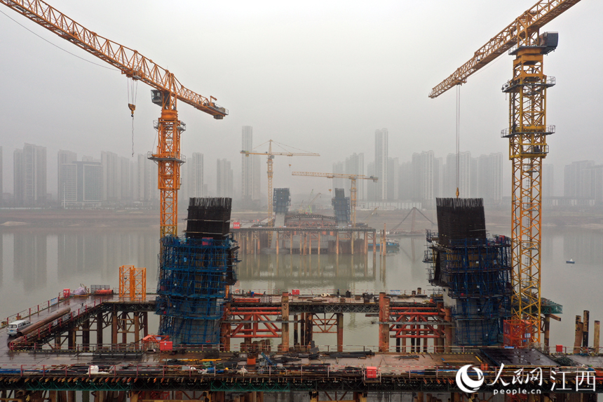 元宵節當天，航拍洪州大橋施工現場。 人民網 時雨攝