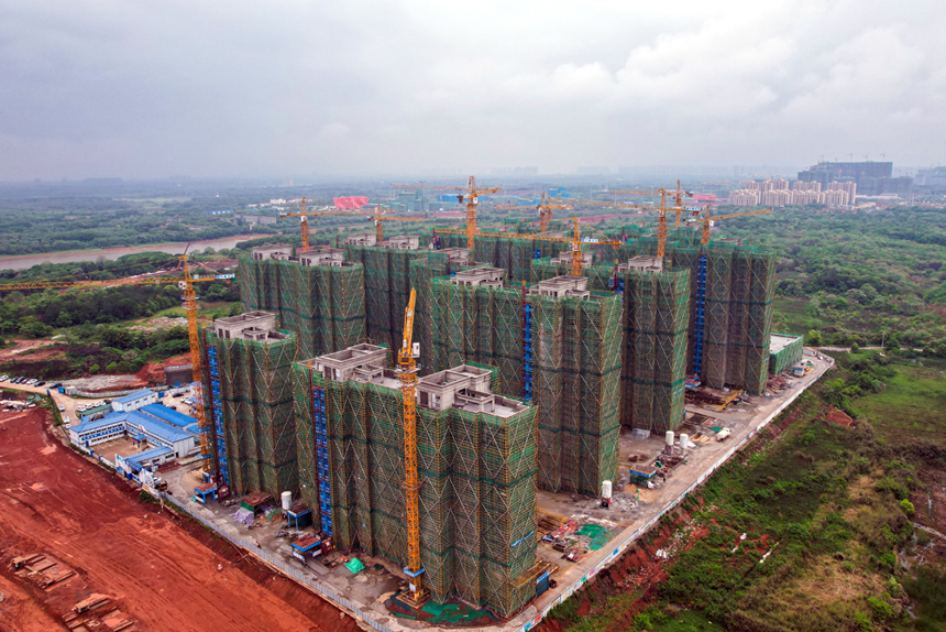 正在建設中的南昌紅谷灘生米鎮南路村拆遷安置小區。 李博聰攝