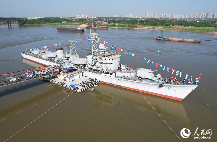 4月30日，航拍位于南昌市紅谷灘區贛江市民公園的南昌艦主題公園 。人民網記者 毛思遠攝