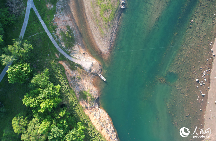 航拍江西省宜春市靖安縣三爪侖國家森林公園。人民網記者 毛思遠攝
