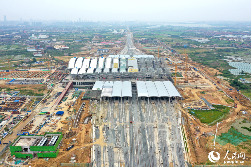 南昌東站是昌景黃高鐵江西段全線最大的一個樞紐站。 人民網記者 時雨攝