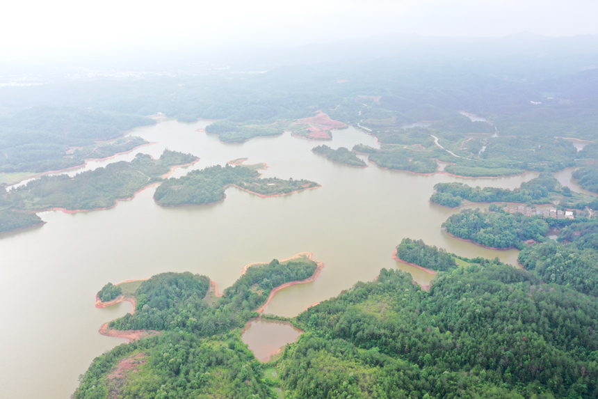 庫中島嶼千差萬別，美不勝收。人民網記者 時雨攝
