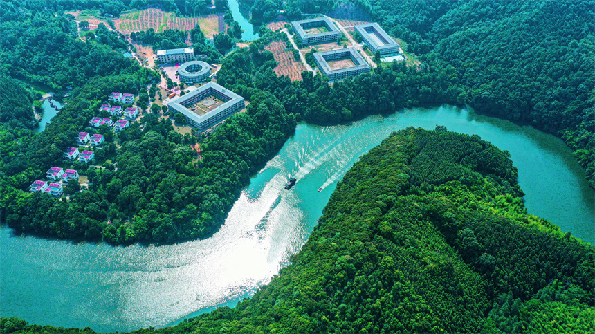 航拍鏡頭下的江西省贛州市定南縣天九鎮九曲河。陳安峻攝