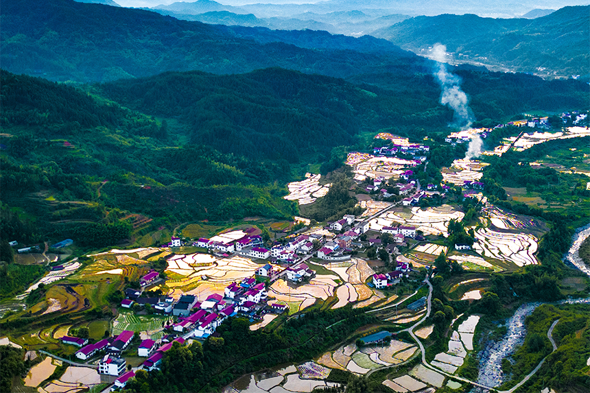 在江西省九江市武寧縣石門樓鎮拍攝的景色（無人機拍攝）。黃嫘禹攝