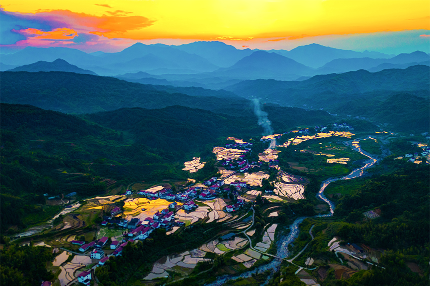 在江西省九江市武寧縣石門樓鎮拍攝的景色（無人機拍攝）。黃嫘禹攝