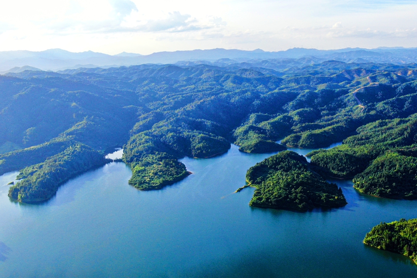 俯瞰江西省贛州市定南縣飲用水源禮亨水庫。詹繼成攝