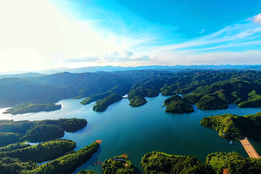 俯瞰江西省贛州市定南縣飲用水源禮亨水庫。詹繼成攝