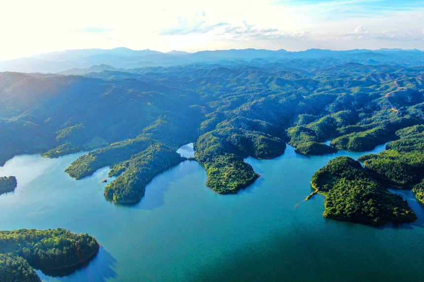 俯瞰江西省贛州市定南縣飲用水源禮亨水庫。詹繼成攝