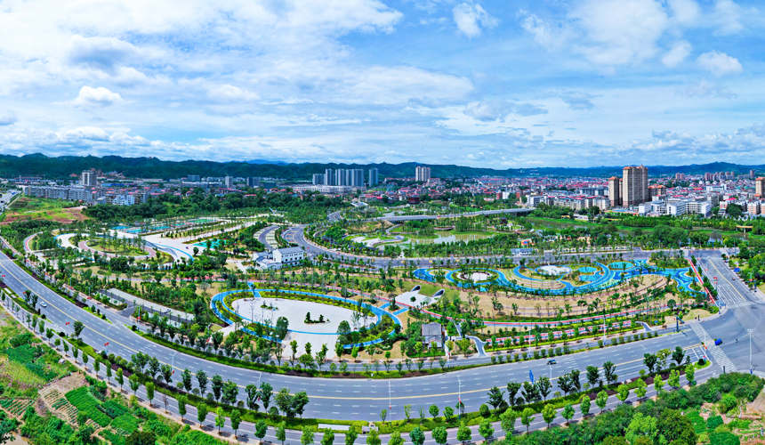 航拍江西省瑞金市金瑞灣濕地公園，草木蔥蘢，景色優美。楊鑫攝