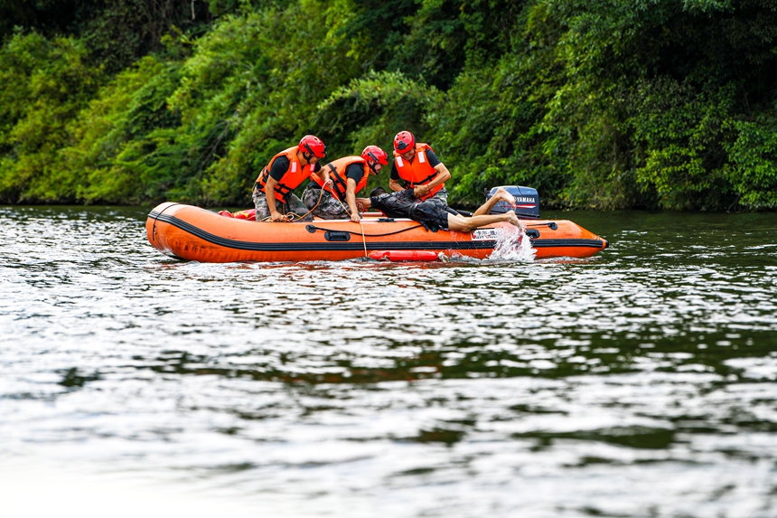 防汛搶險應急演練活動現場。詹繼成攝