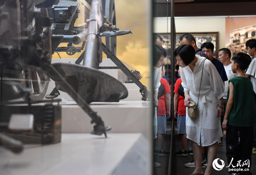 建軍節臨近，全國各地的游客來到八一起義紀念館參觀。 人民網記者 時雨攝