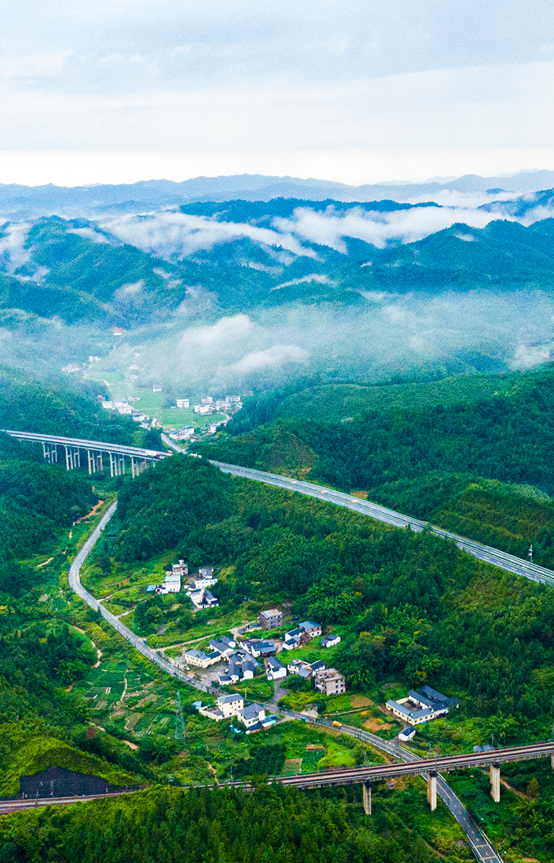 航拍鏡頭下的新農村畫卷。詹繼成攝
