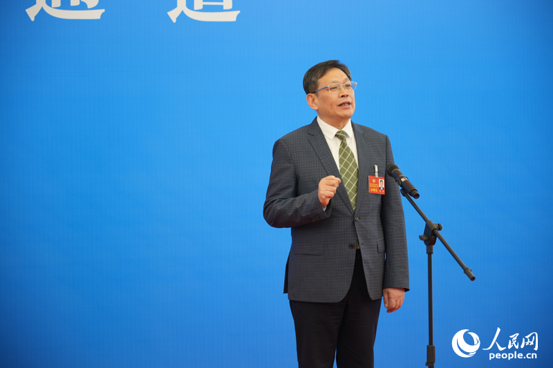 江西省政協常委、民盟省委會副主委、南昌大學食品科學與資源挖掘全國重點實驗室常務副主任熊濤 人民網 鄒玢琦攝