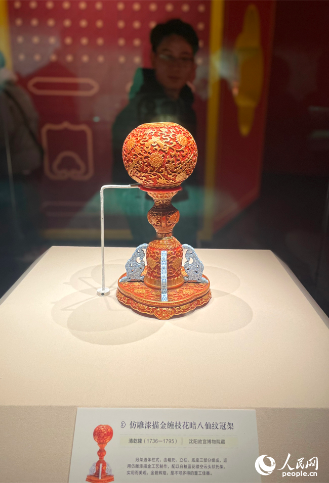 江西省博物館展出的御瓷精品。人民網記者 毛思遠攝