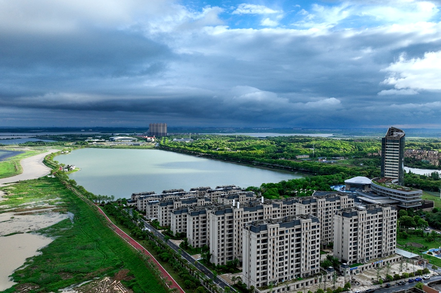 航拍下的江西共青城市宛如一幅水墨畫。潘成攝