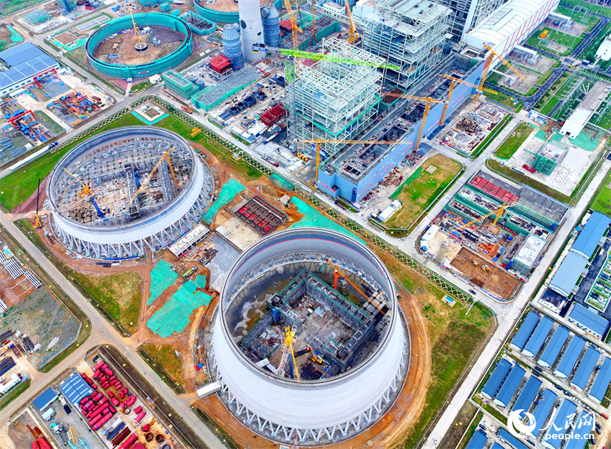 九江市湖口縣高新技術產業園區的一家火力發電廠二期2×1000MW項目建設點施工火熱。人民網 朱海鵬攝