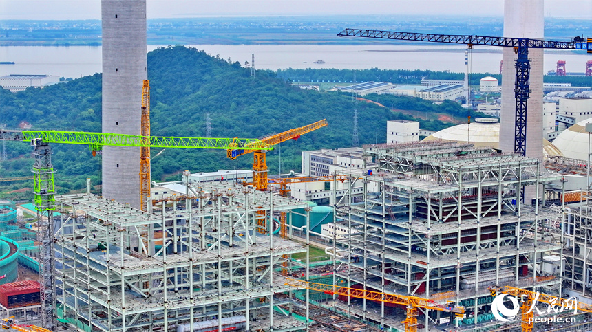 九江市湖口縣高新技術產業園區的一家火力發電廠二期2×1000MW項目建設點施工火熱。人民網 朱海鵬攝